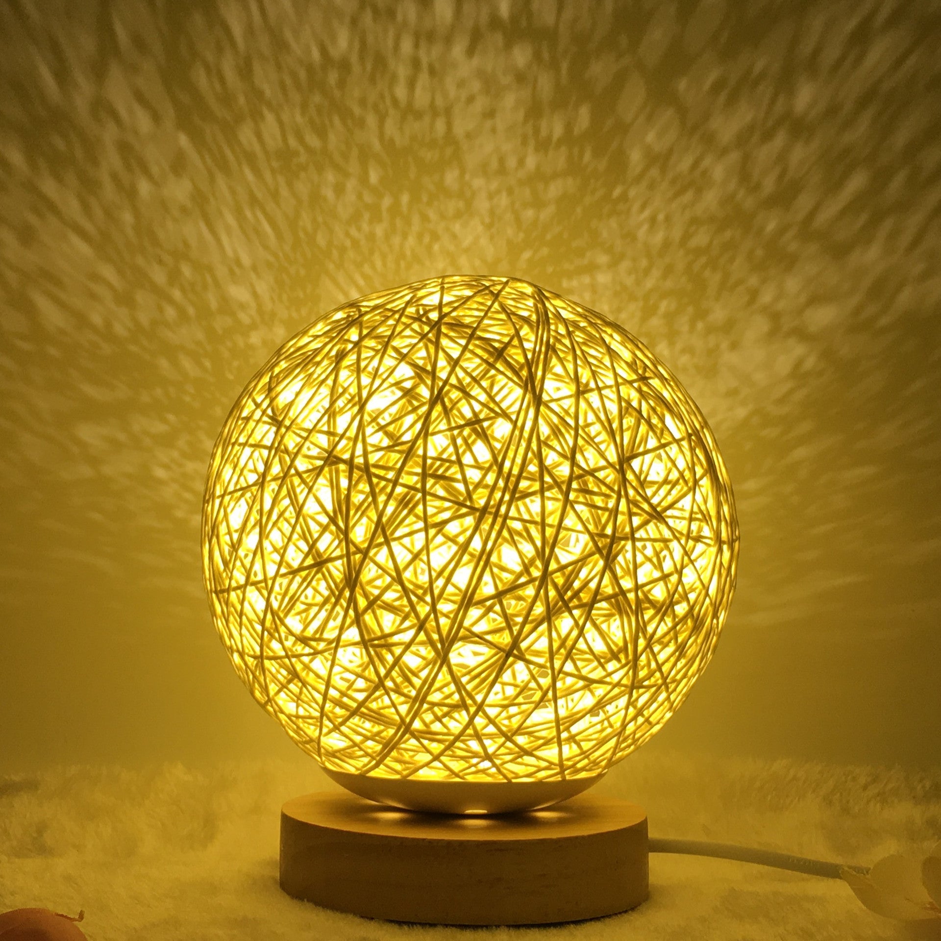 Creative Table Lamp - EverybodyBuying