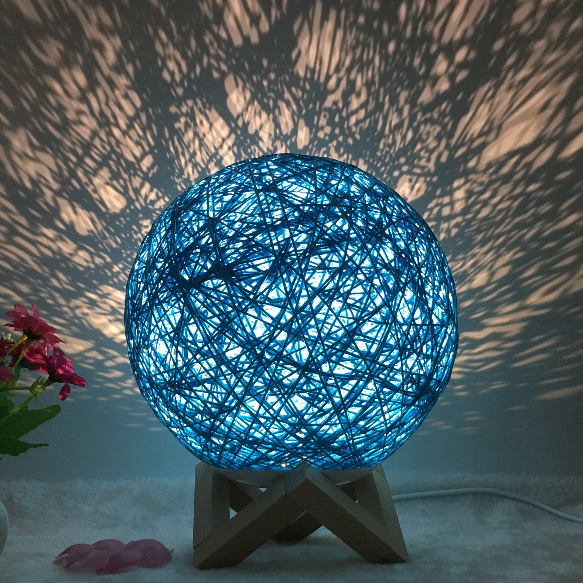 Creative Table Lamp - EverybodyBuying