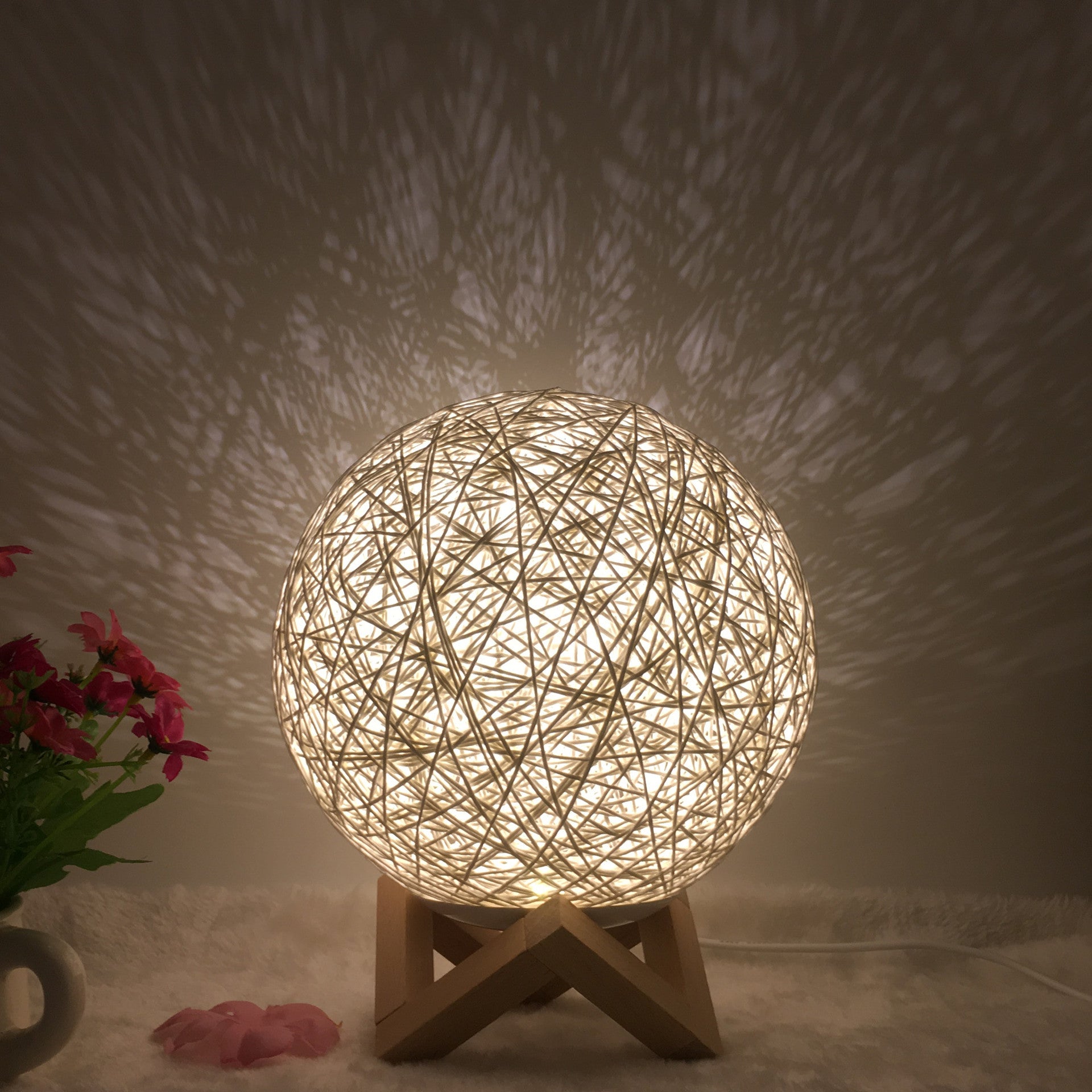 Creative Table Lamp - EverybodyBuying