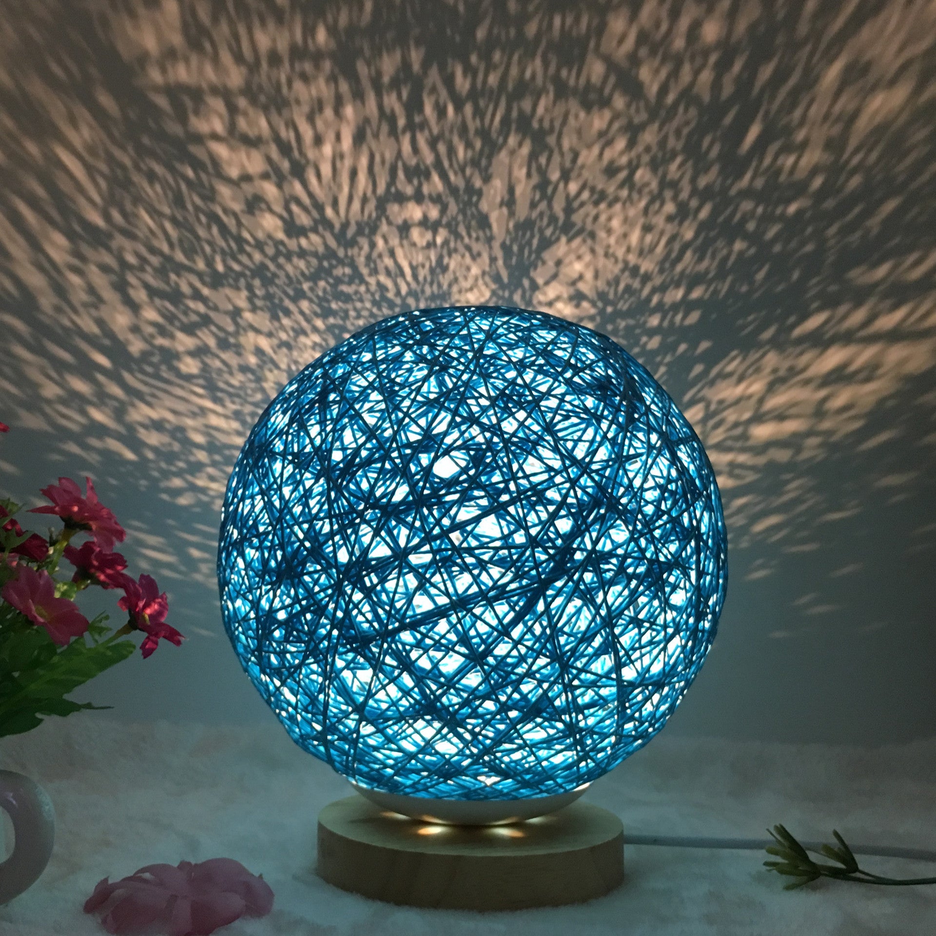 Creative Table Lamp - EverybodyBuying